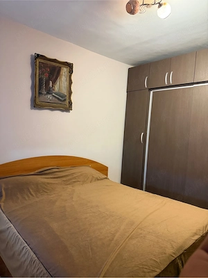 închiriez apartament cu 2 camere decomandat