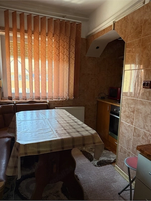 închiriez apartament cu 2 camere decomandat - imagine 2