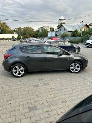 Opel Astra J - 1.7 CDTI - Pilot automat - Comenzi pe volan vocale - AC - Computer de bord - Senzori  - imagine 6