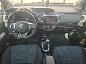 Toyota yaris clima 1.3 100 cp Benzina pilot automat  - imagine 8