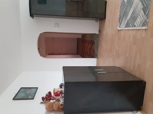 Proprietar închiriez apartament cu trei camere semidecomandat în Bacău 