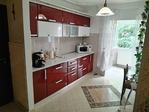 Inchiriez apartament cu 2 camere 