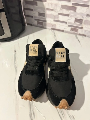 Adidași dama mar 37 la 180 lei Timișoara 