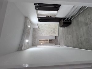Apartament spațios cu 4 camere  , renovat - imagine 3