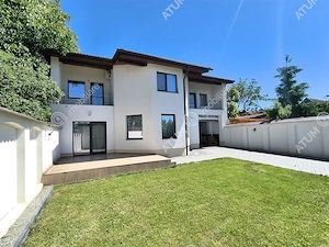 De inchiriat casa ultramoderna cu 4 camere 3 bai si dressing in Sibiu - imagine 11
