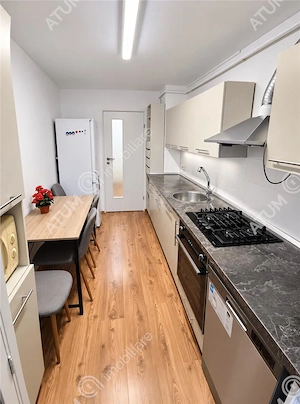 Apartament renovat cu 3 camere 2 bai si pivnita in Sibiu - imagine 13