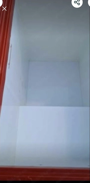 Vând vitrine,lăzi,tejghea,raft pâine,rafturi metalice.
