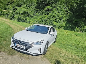 Hyundai Elantra  - imagine 8