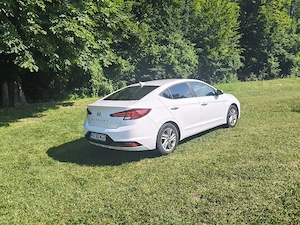 Hyundai Elantra  - imagine 10