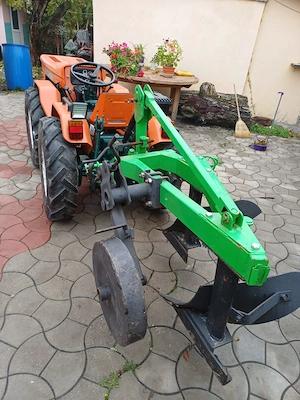 Vand plug 2 trupite, pretabil pentru tractor japonez sau 445.  Prețul e negociabil 2 100 lei
