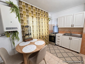 Apartament cu 2 camere, decomandat | 61 mp | 2 balcoane | Primăverii, Botoșani - imagine 5