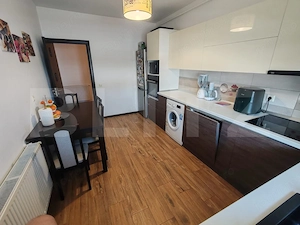 Apartament spatios, 2 camere, decomandat, 84 mp, Tractorul - imagine 2