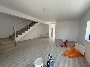 Duplex P+1 cu 116 mp utili, curte generoas #259;  #537;i 3 locuri de parcare – Mo #537;ni #539;a Nou - imagine 3