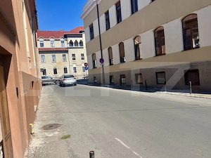 Aapartament de vanzare zona centrala (curte comuna)