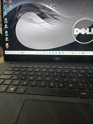 Laptop Dell XPS 15 procesor i9 ecran 4k cu touch screen ,32 Gb ram!