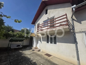 Apartament 2 camere de vanzare la casa 77mp curte si pivnita Sub Arini