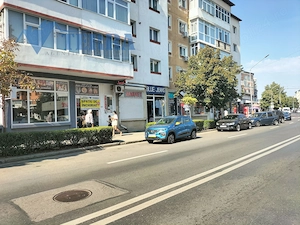 Spațiu comercial 68 mp, vitrină 10 m - bd. Dacia, Mioveni - imagine 2
