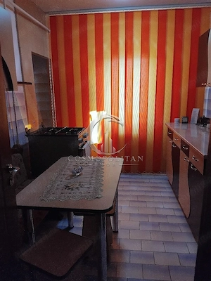 Apartament cu 3 camere ~ zona Rm. Sarat ~ etaj 3din4 ~ confort 1 - imagine 3
