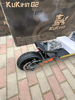 KuKirin G2 2026   Varianta nouă cu îmbunătățiri, nouă sigilată    Motor brushless 800W (peak 1200W)  - imagine 1