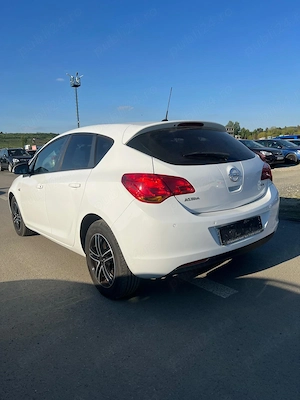 Opel Astra J 1.7 CDTi - imagine 4