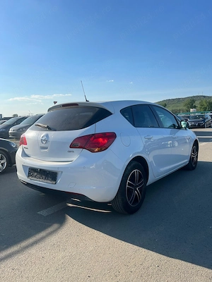 Opel Astra J 1.7 CDTi - imagine 3
