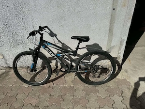 Bicicleta de vanzare cu suspensi si frane pe disc si pe fata si pe spate