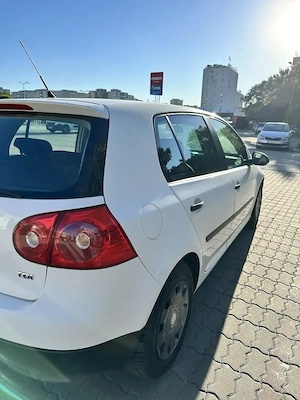 Volkswagen Golf 5 1.9 TDI 2  km reali, stare foarte bună - imagine 5