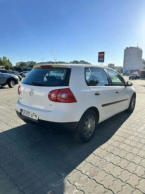 Volkswagen Golf 5 1.9 TDI 2  km reali, stare foarte bună - imagine 4