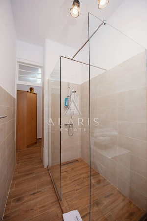Apartament la casa cu 4 camere, 2 bai, zona Centrala - imagine 11