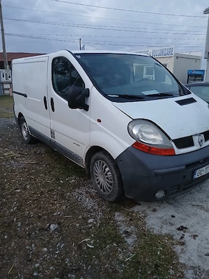 Vând Renault Trafic.