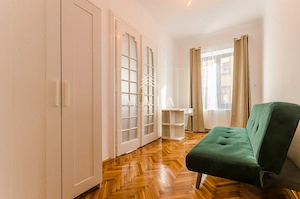 Apartament 4 camere, garaj, pivnita, la 2 minute de Parcul Sub Arini