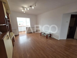 Apartament 3 camere decomandat de vanzare zona Campului suprafata 78mp - imagine 2