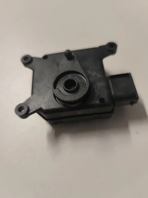Motoras clapeta aeroterma OPEL ZAFIRA B actuator clapeta mixaj aer aer - imagine 3