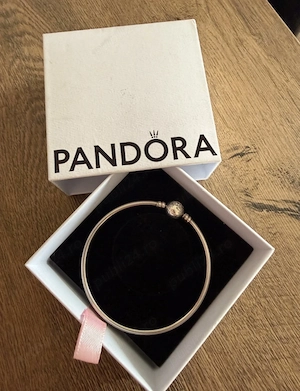 Brățară Pandora fixă cu sistem închidere cu stele