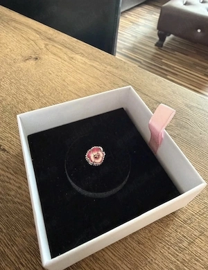 Talisman Pandora cu panseluță roz