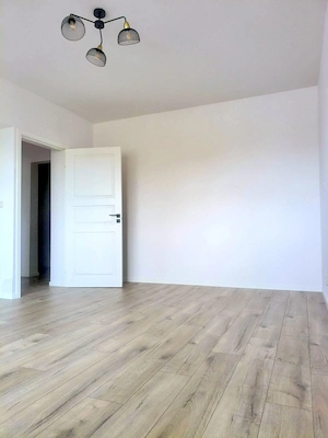 De vanzare apartament cu 2 camere, port, parter, 75.000 euro - imagine 5