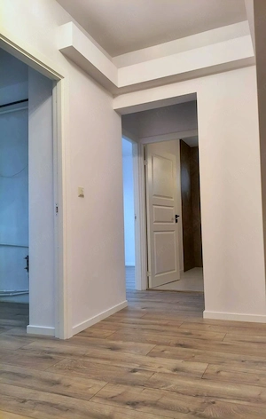 De vanzare apartament cu 2 camere, port, parter, 75.000 euro - imagine 2