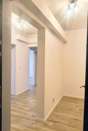 De vanzare apartament cu 2 camere, port, parter, 75.000 euro - imagine 4