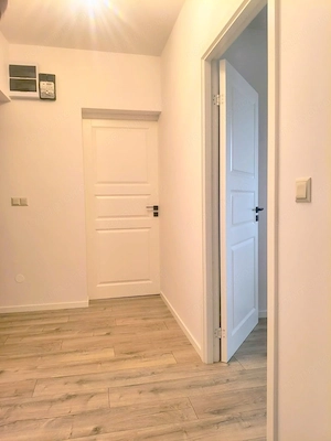 De vanzare apartament cu 2 camere, port, parter, 75.000 euro - imagine 6