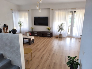 Casă individuală cu 2 fronturi stradale de vânzare în Ghiroda, Timis