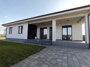 Casa individuala - finalizata - living mare - bucatarie separata