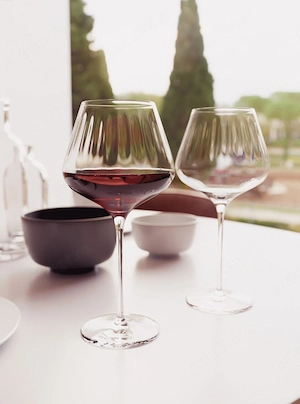 Vin rosu natural