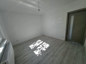 P-ta Revolutiei   apartament 2 camere, decomandat, etaj 1, finisat recent - imagine 3