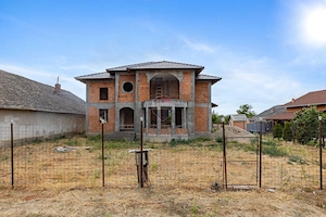 Vilă cu 5 camere de vânzare - Semlac
