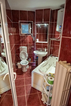 Vand apartament strada Rozelor cu 2 camere, decomandat, situat la etajul 3 - imagine 5