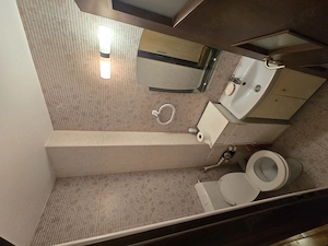 Inchiriez apartament 3 camere Tomis 3 Da ia scoala 12 cu parcare termen ung - imagine 5
