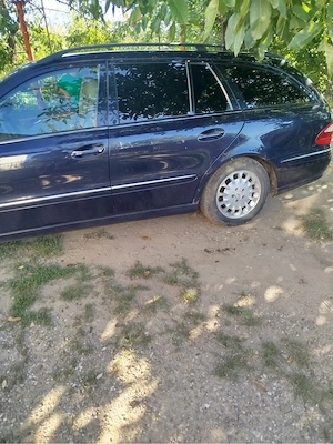 Mercedes Benz E class  - imagine 3