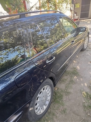 Mercedes Benz E class  - imagine 4