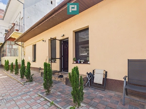 Apartament spațios cu 3 camere, zona centrală