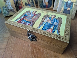Cutie din lemn pentru tămâie și obiecte creștinești - Sfinții Arhangheli Mihail și Gavriil